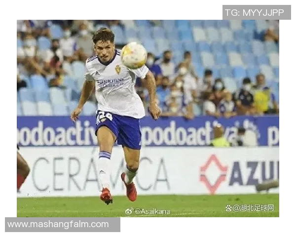 足球场上的凶猛后卫明星盘点他们如何改变比赛的格局与风采