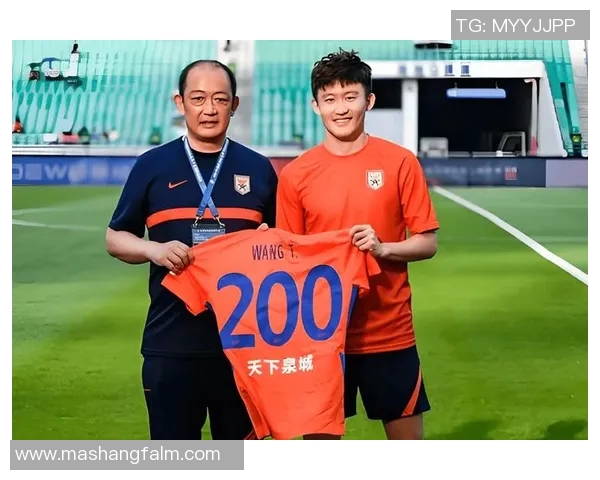 足球明星如何用心宠爱粉丝展现真诚互动与温暖关怀的故事