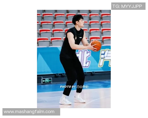 曾凡博的篮球之路:从青涩少年到职业赛场的奋斗历程与梦想追逐 曾凡博的篮球之路:从青涩少年到职业赛场的奋斗历程与梦想追逐